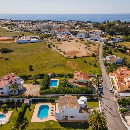 Villa Rona Coelha - Close To The Beach And Amenities - All Ensuite Bedrooms Albufeira